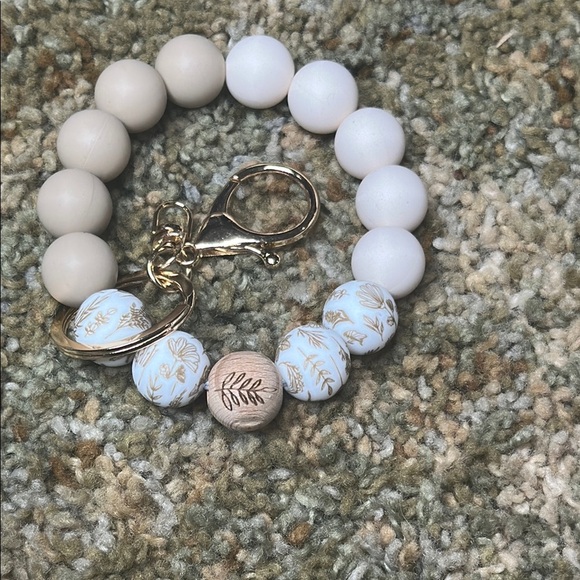 Wildflower & Leaf Taupe & Cream Keychain Bracelet Wristlet Silicone Beaded - Picture 6 of 6
